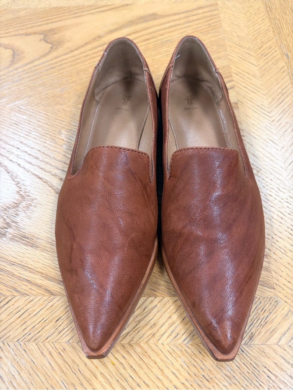 FRYE Leather Pointed Toe Slip-On Loafers in Brown. Size 10